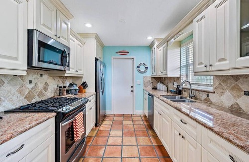Parrot Cove House | Entire 3BR LakeWorth House near Golf and Beaches