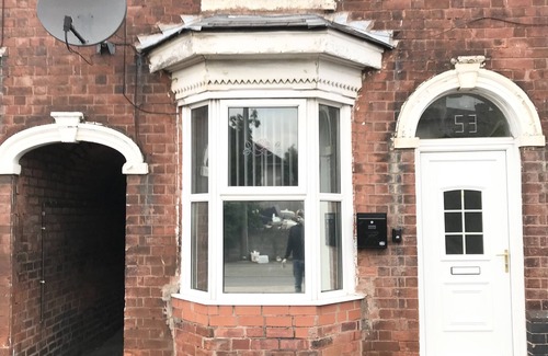 Walsall House | Entire 4 Bed House, 5 Mins from Walsall Town - Family Friendly.