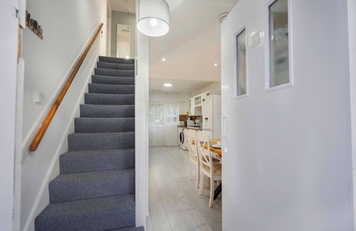 The Westside House | Entire 4 beds, 2 baths & 3 mins walking to ICC Five ways and Broad street