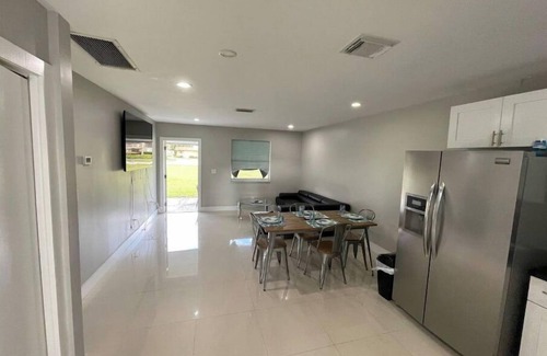 Hollywood House | Entire apartment in duplex next hard rock casino