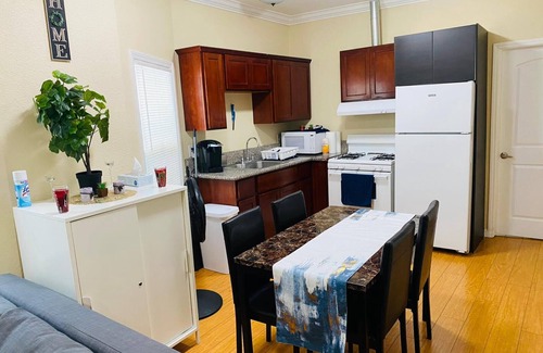 Hoover - Foster Apartment | Entire apartment with 2-bedrooms in North Oakland