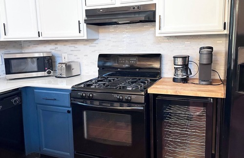 Kentwood House | Entire Bright & Cozy Home Midterm