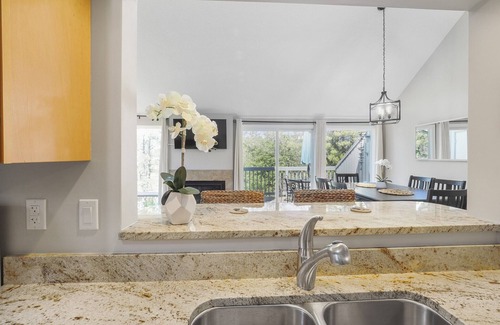 Acme Condo | Entire condo. Traverse city. 3 bedroom 2 bath. Wineries. Horse shows. Skiing