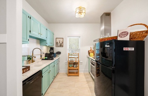 Government Hill House | Entire Cozy Cottage by Downtown, Pearl District and Airport