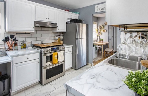 Eastwood House | Entire Cute Boho Home Near Hospital, Expo Center, Free Parking