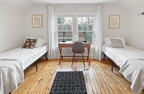 Des Moines House | Entire Duplex 4br2ba Sleeps 8 Near Drake Uni