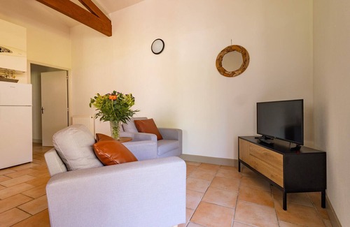 Nerac House | Entire estate- 3 charming houses -20pers. Private forest&pool -30 min from Agen