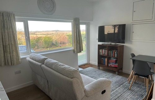 Fareham Apartment | Entire guest house in Hampshire. Situated near the hills of Wallington
