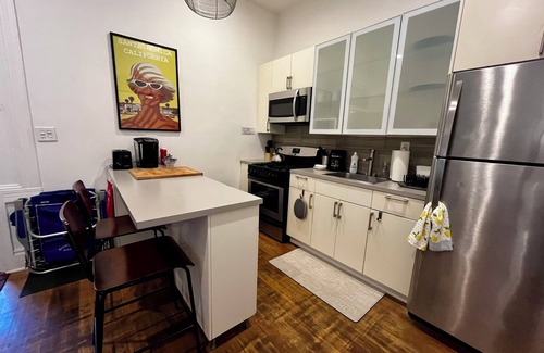 Ocean Park House | ENTIRE GUEST SUITE- prvt entrance, Super Clean and Great location.Walk to beach!