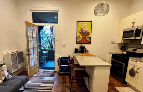 Ocean Park House | ENTIRE GUEST SUITE- prvt entrance, Super Clean and Great location.Walk to beach!