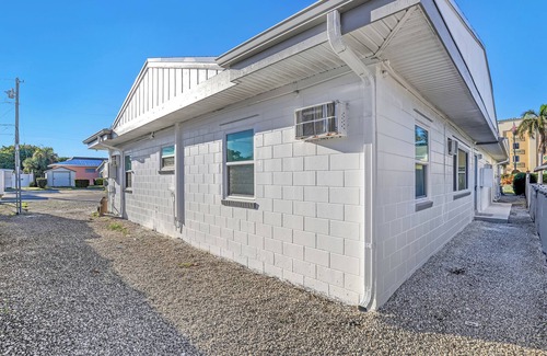 Fort Pierce Villa | Entire guesthouse in Hutchinson Island Walk To Beach/Restaurants