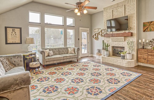 North Richland Hills House | Entire home with private spa and pool!