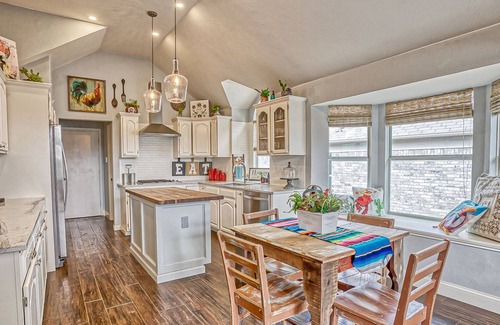 North Richland Hills House | Entire home with private spa and pool!