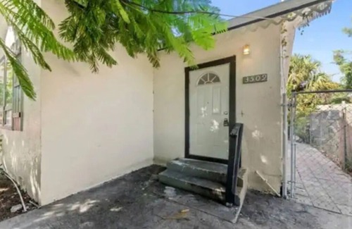 Old Northwood Historic District House | Entire Home Close to the Beach and City Center!
