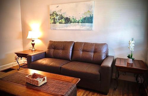 Indianapolis House | Entire Home/Firm Queen Bed/3 Miles to Downtown Indy