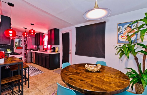 Palm Springs House | Entire home hosted by Sam 6 guests3 bedrooms3 beds1 bath