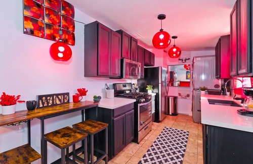 Palm Springs House | Entire home hosted by Sam 6 guests3 bedrooms3 beds1 bath