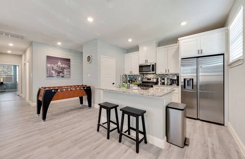 Central Arlington House | Entire home in Arlington, Texas -Walking distance to Cowboys and Rangers stadium