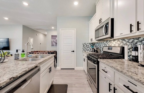 Central Arlington House | Entire home in Arlington, Texas -Walking distance to Cowboys and Rangers stadium