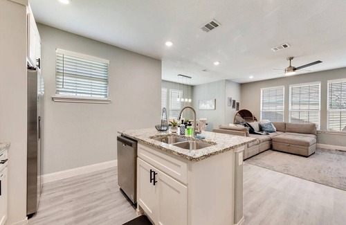 Central Arlington House | Entire home in Arlington, Texas -Walking distance to Cowboys and Rangers stadium