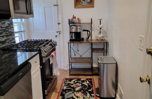 Del Ray House | Entire home in Great Delray Alexandria, 2 Bed, Den, Big Backyard, Near Old Town