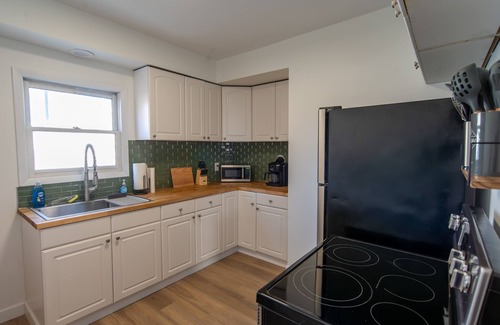 Rocky River House | Entire Home in Rocky River, Ohio. Close to westside bars and restaurants! nn