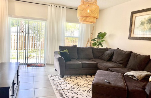 Baymeadows House | Entire Home in the Heart of Jax!