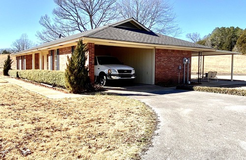 Water Valley House | Entire home in Water Valley close to Oxford Ms, Ole Miss, & the Tri lakes area