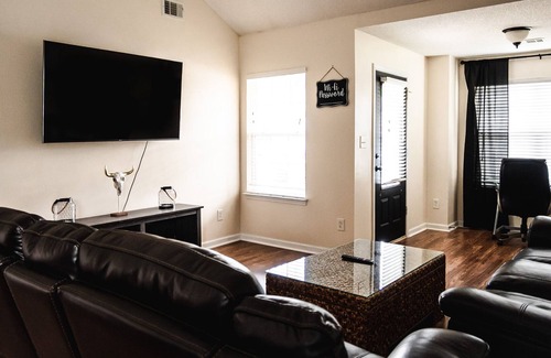 Centerville House | Entire Home, Queen Beds, Near Dining & Shopping