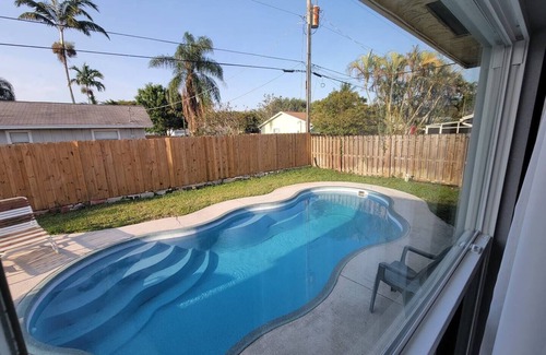 Lake Worth House | Entire Home with pool , 4 Bedroom and a Backyard!