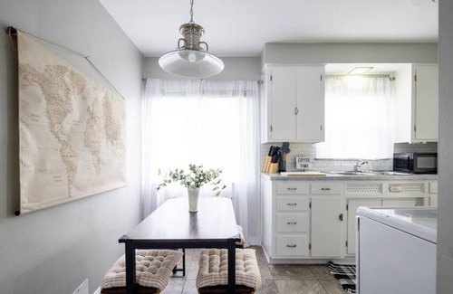 Strongsville Apartment | Entire House Close To CLE Airport & BWU