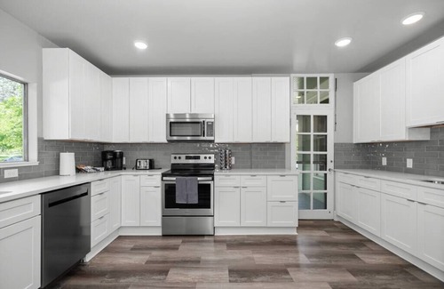 Spokane Apartment | Entire Main level of Beautiful Historic Home!