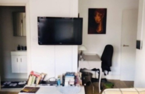 Fortune Green Apartment | Entire one bed flat in the heart of West Hampstead for Short-Let