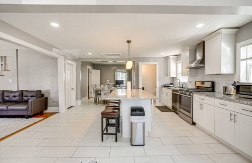 Lynn House | Entire Private home 3BDS 1 and half BTHS/Pet Friendly with fee