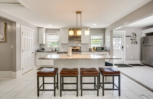 Lynn House | Entire Private home 3BDS 1 and half BTHS/Pet Friendly with fee