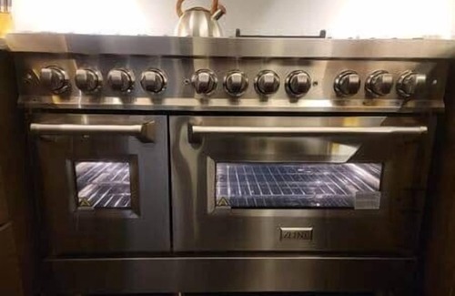 Royal Oak Villa | Entire Property!nMicroLux Micro Hotel