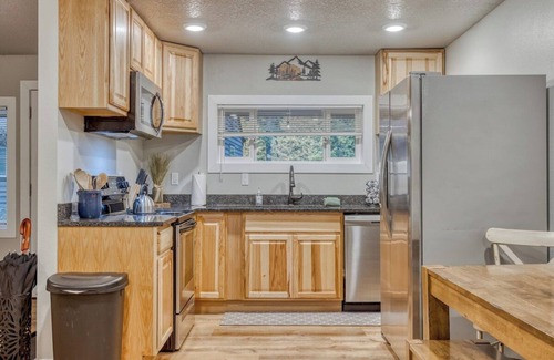 Mount Hood Village Condo | Entire Renovated Motel with Rustic Charm