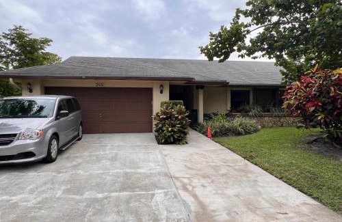 Survey Creek House | Entire Single Family home 3 bed 2 bath in water front big cozy back yard view