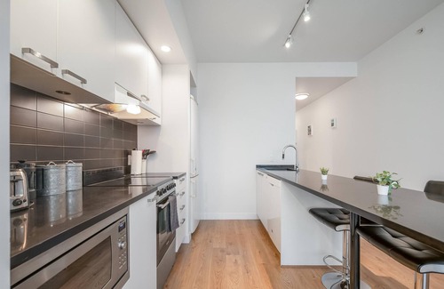 Downtown Eastside Apartment | Entire Space of Modern Apartment Downtown Vancouver Neighbourhood