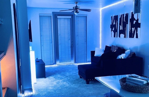 Knox - Henderson Apartment | Entire Spacious Home W/ Neon Lights