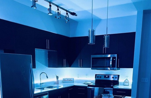 Knox - Henderson Apartment | Entire Spacious Home W/ Neon Lights