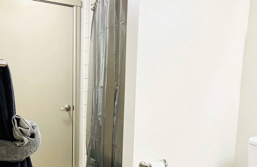 Knox - Henderson Apartment | Entire Spacious Home W/ Neon Lights