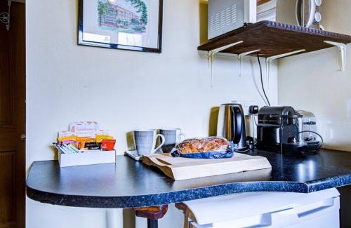 Westcliff-on-Sea Apartment | Entire studio with private parking and balcony
