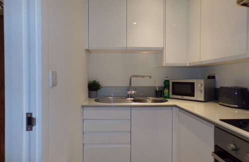 Rayners Lane Apartment | Entire Stylish Modern Studio Apartment - 2min walk to Underground near Wembley