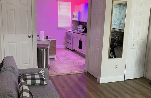 Downtown Baltimore Apartment | Entire Unit-5min to M&TBank Camden Yards