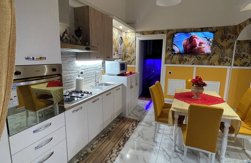 Pozzuoli Apartment | Entire vacation home for 4 people in the waterfront area of Pozzuoli.