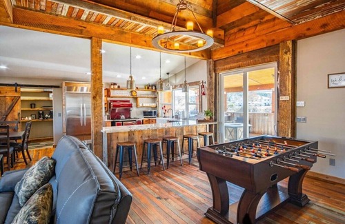 Payson House | Entire Village (4 homes) for Your Stay! Sleeps 27!