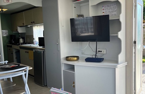 Ardres House | Entirely private lot 500 meters from the lakes!