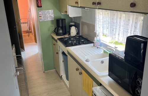 Ardres House | Entirely private lot 500 meters from the lakes!