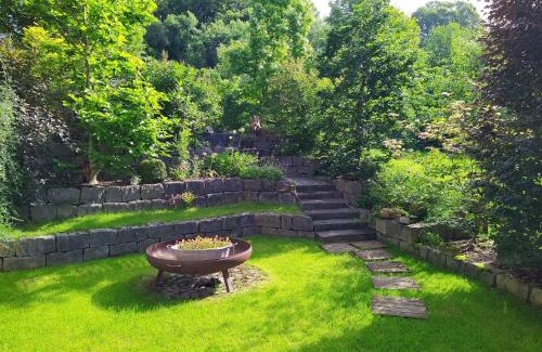 Keilberg Apartment | Entspannen im Grünen, Ferienwohnung mit eigenem Garten